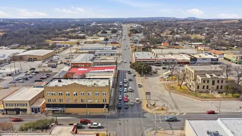 View/Area - 107 S Austin St, Comanche, TX 76442 photo 3 of 6
