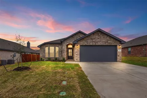 1418 Quail Creek Dr, Cleburne, TX 76033