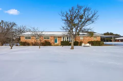 107 N 7th St, Krum, TX 76249