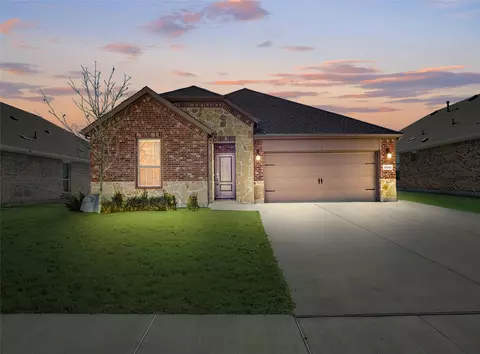 10908 Summer Rain Blvd, Aubrey, TX 76227