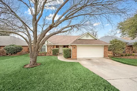 6108 Kingswood Dr, Arlington, TX 76001