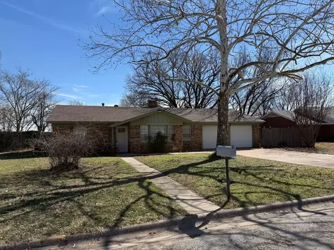 1307 Rock St, Bowie, TX 76230