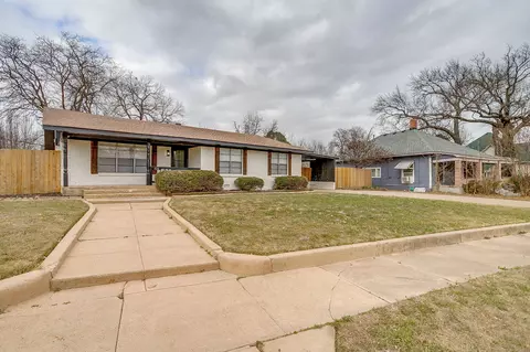 Exterior - 422 W Wilson St, Cleburne, TX 76033 photo 4 of 12