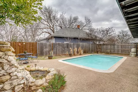 Exterior - 422 W Wilson St, Cleburne, TX 76033 photo 11 of 12