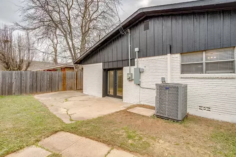 Exterior - 422 W Wilson St, Cleburne, TX 76033 photo 8 of 12
