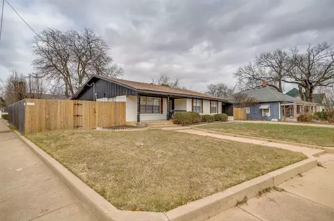 Exterior - 422 W Wilson St, Cleburne, TX 76033 photo 5 of 12