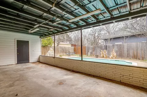 Exterior - 422 W Wilson St, Cleburne, TX 76033 photo 9 of 12