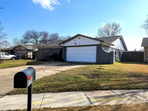 1716 Yorktown Dr, Arlington, TX 76014