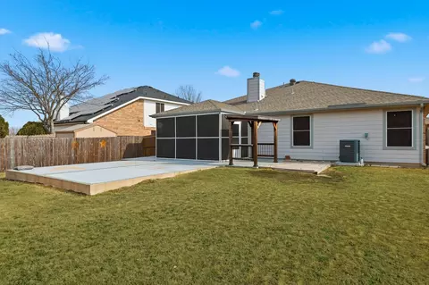 Exterior - 205 Broken Arrow, Krum, TX 76249 photo 5 of 7