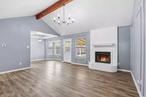 820 Nicole Dr, Burleson, TX 76028