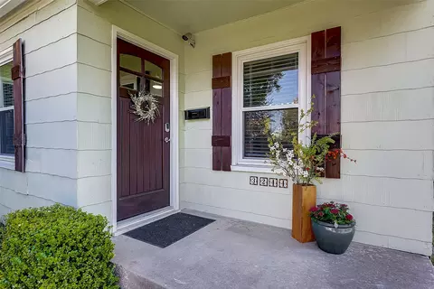 3244 Sandage Ave, Fort Worth, TX 76109