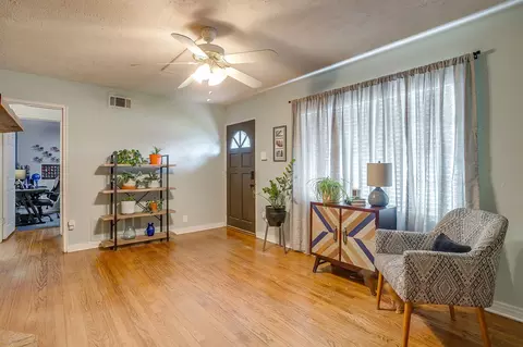 605 Schieme St, River Oaks, TX 76114