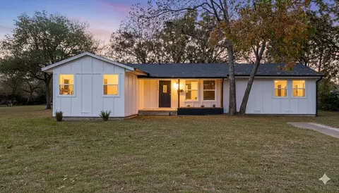 1402 N Ricketts St, Sherman, TX 75092