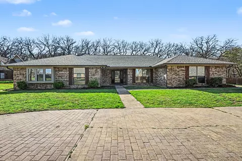 2210 Highlake Dr, Weatherford, TX 76087