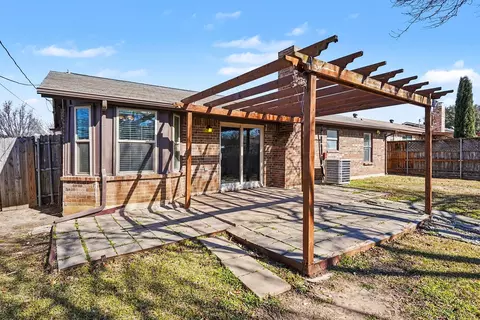6204 Brookside Dr, Watauga, TX 76148