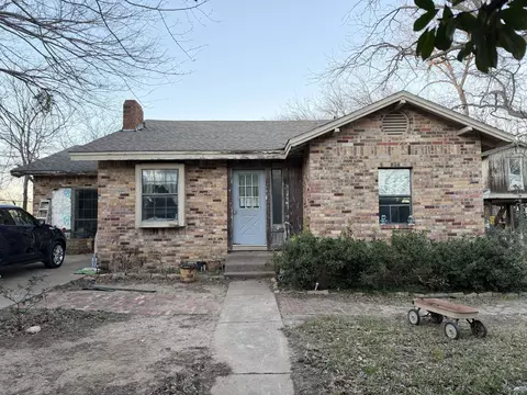 1032 W Oak St #A, Weatherford, TX 76086