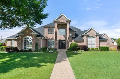 901 Walnut Falls Cir, Mansfield, TX 76063
