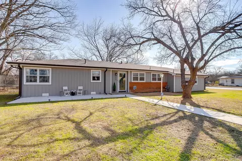 Exterior - 809 Euclid St, Cleburne, TX 76033 photo 4 of 6