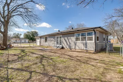 Exterior - 809 Euclid St, Cleburne, TX 76033 photo 5 of 6