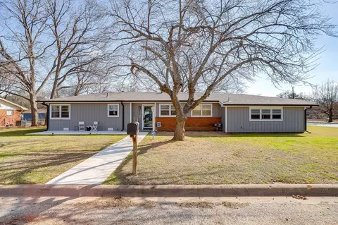 809 Euclid St, Cleburne, TX 76033
