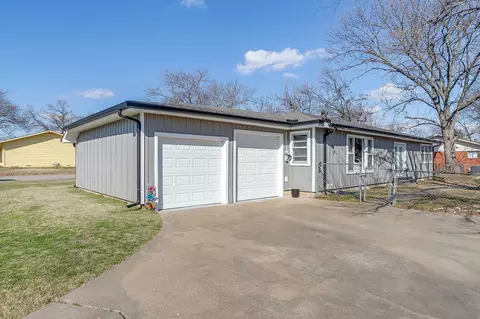 Exterior - 809 Euclid St, Cleburne, TX 76033 photo 2 of 6