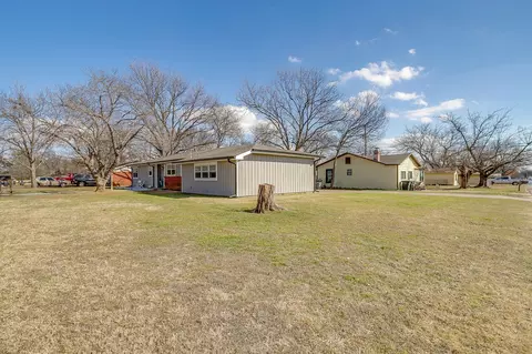 Exterior - 809 Euclid St, Cleburne, TX 76033 photo 3 of 6