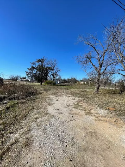 300 Starkey St, Bangs, TX 76823