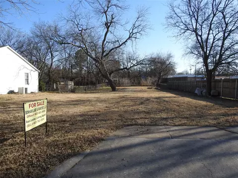410 W Fairview St, Sherman, TX 75092