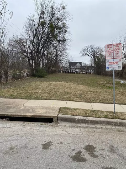 2429 Meyers St, Dallas, TX 75215