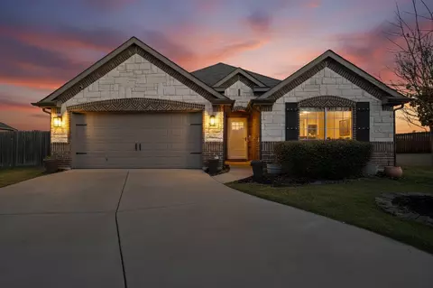 10329 Kingspoint Blvd, Fort Worth, TX 76140