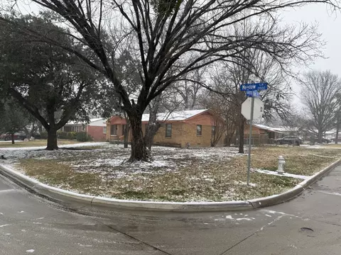 1921 Meadow Ln, Arlington, TX 76010