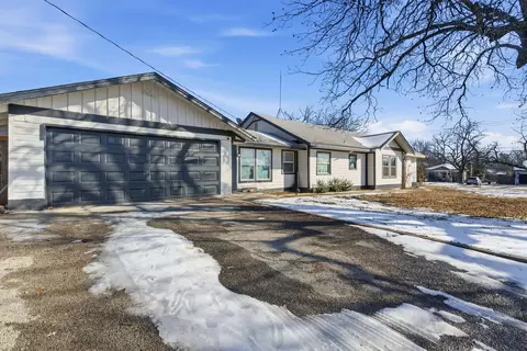1317 4th St, Graham, TX 76450