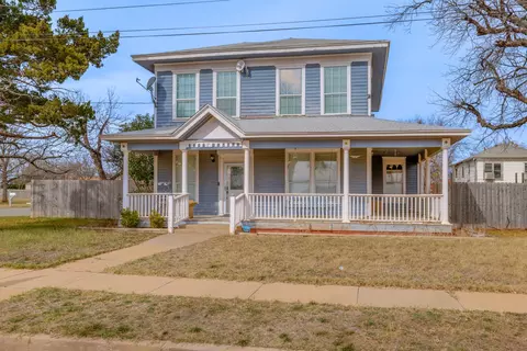 720 W Pecan St, Coleman, TX 76834