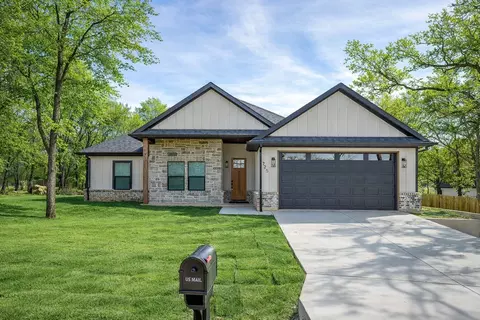 725 Haynie Dr, Runaway Bay, TX 76426