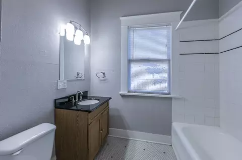 Bath - 609 Herring Ave, Waco, TX 76708 photo 2 of 3