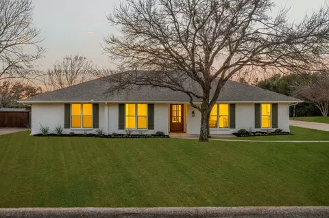 2 Sandra Dr, Heath, TX 75032