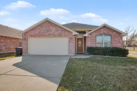 2433 Forest Creek Dr, Fort Worth, TX 76123
