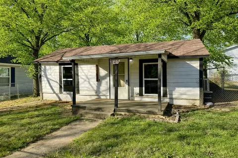 625 E Acheson St, Denison, TX 75021