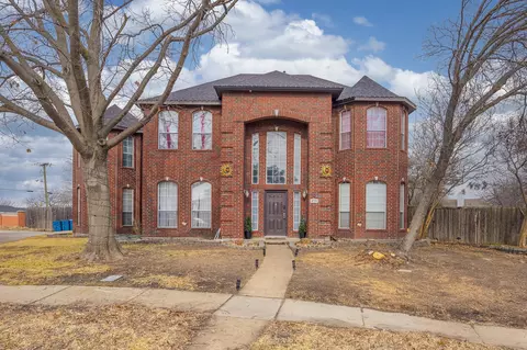 8701 Creekside Dr, Rowlett, TX 75089