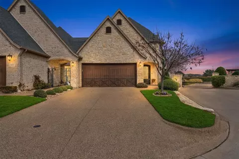 2400 Vineyard Dr, Granbury, TX 76048