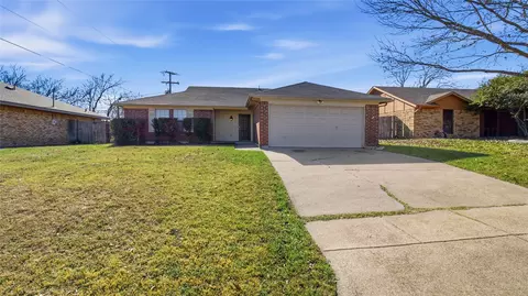 773 Parkview Dr, Burleson, TX 76028