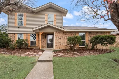2736 E Wentwood Dr, Carrollton, TX 75007