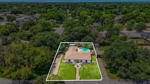 3605 Spring Valley Dr, Bedford, TX 76021