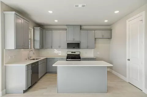 625 Hutchinson Ln, Lewisville, TX 75077
