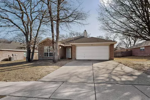 508 Logan Dr, Azle, TX 76020
