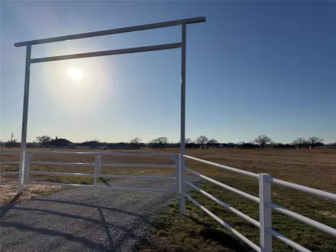 1556 Thomas Rd, Springtown, TX 76082