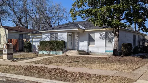 3013 Emmett St, Dallas, TX 75211