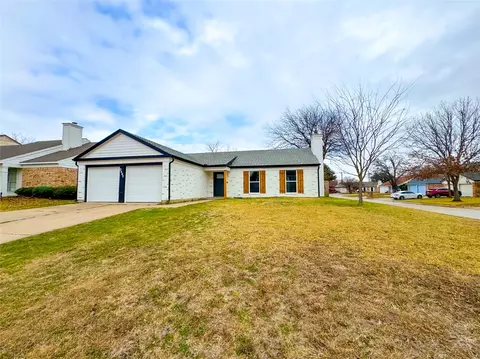 2602 Bennington Ct, Grand Prairie, TX 75052