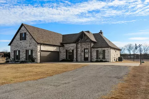 920 Cheyenne Trl, Trenton, TX 75490