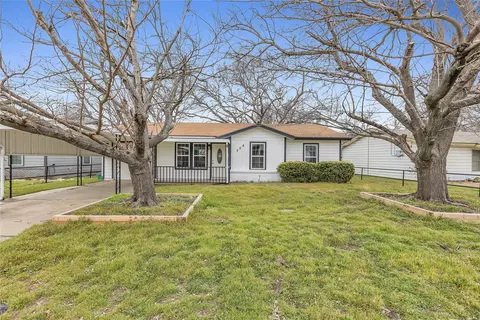 208 Kay Ln, Saginaw, TX 76179